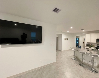 3902 Itzle Island Court - Photo Thumbnail 10