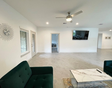 3902 Itzle Island Court - Photo Thumbnail 9