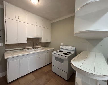 2216 Avenue O 1/2 - Photo Thumbnail 2