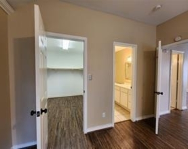 18203 Beaverdell Drive - Photo Thumbnail 7