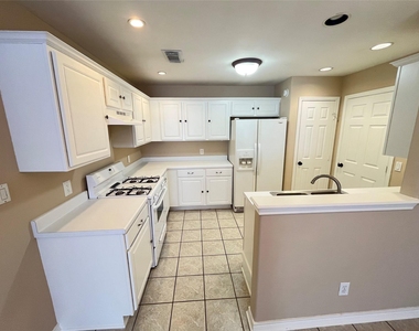 18203 Beaverdell Drive - Photo Thumbnail 5