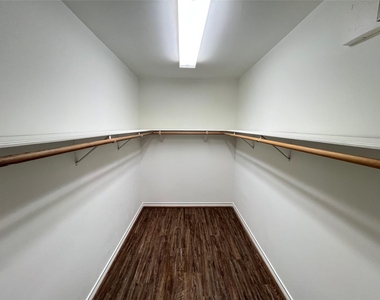 18203 Beaverdell Drive - Photo Thumbnail 8
