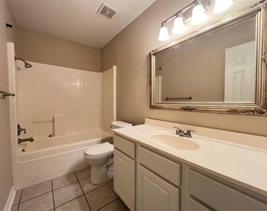 18203 Beaverdell Drive - Photo Thumbnail 10
