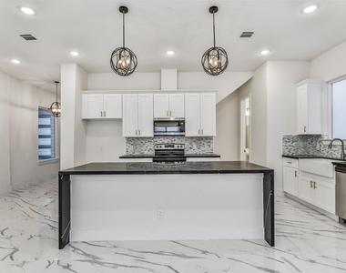 5906 Saint Augustine Street - Photo Thumbnail 8