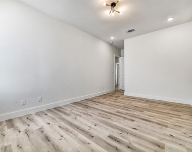 5906 Saint Augustine Street - Photo Thumbnail 24
