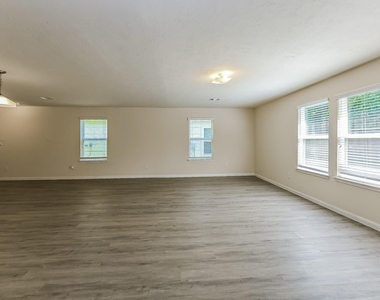 702 North Ella Creek Drive - Photo Thumbnail 3