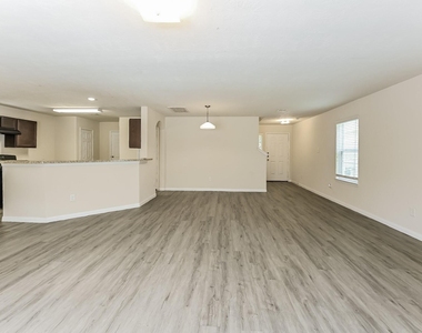 702 North Ella Creek Drive - Photo Thumbnail 2
