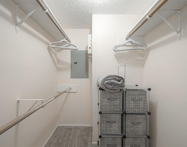 7900 N Stadium Drive - Photo Thumbnail 11