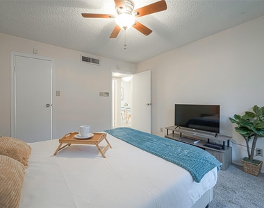 7900 N Stadium Drive - Photo Thumbnail 1