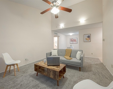 7900 N Stadium Drive - Photo Thumbnail 3