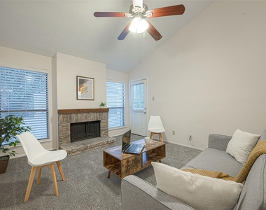 7900 N Stadium Drive - Photo Thumbnail 2