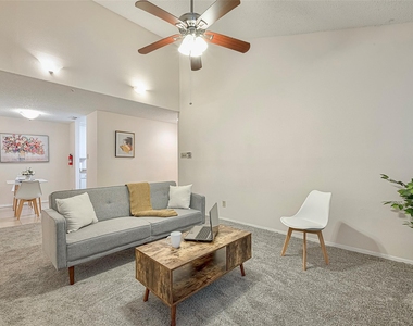 7900 N Stadium Drive - Photo Thumbnail 4