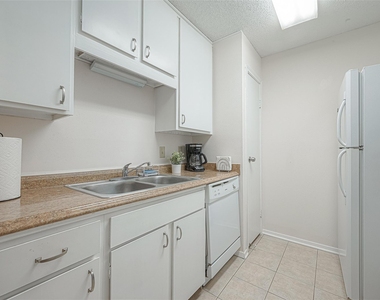 7900 N Stadium Drive - Photo Thumbnail 7