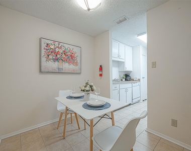 7900 N Stadium Drive - Photo Thumbnail 5