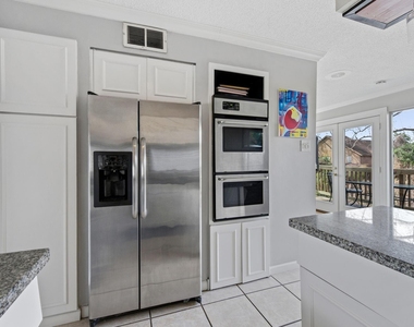8211 Katy Freeway - Photo Thumbnail 2