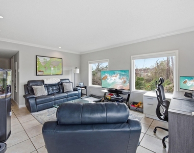 8211 Katy Freeway - Photo Thumbnail 6