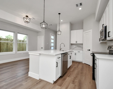 4706 Gunter Street - Photo Thumbnail 5