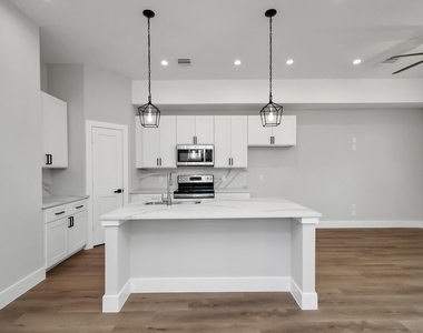 4706 Gunter Street - Photo Thumbnail 4