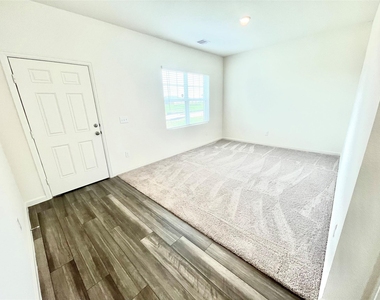 5915 Grantgrala Drive - Photo Thumbnail 24
