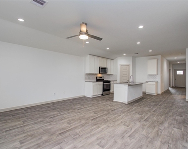 10602 Great Basin Drive - Photo Thumbnail 7