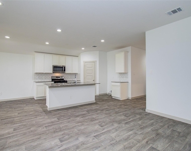 10602 Great Basin Drive - Photo Thumbnail 5