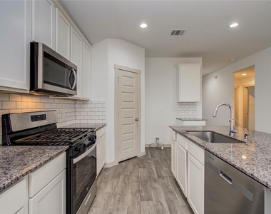 10602 Great Basin Drive - Photo Thumbnail 16