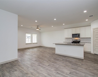 10602 Great Basin Drive - Photo Thumbnail 6