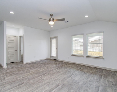 10602 Great Basin Drive - Photo Thumbnail 8