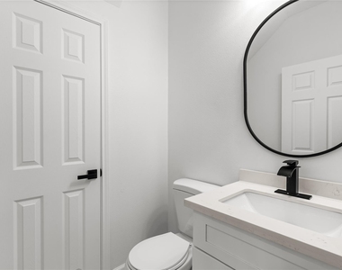8121 Grandview Street - Photo Thumbnail 5