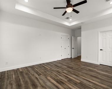 8121 Grandview Street - Photo Thumbnail 9
