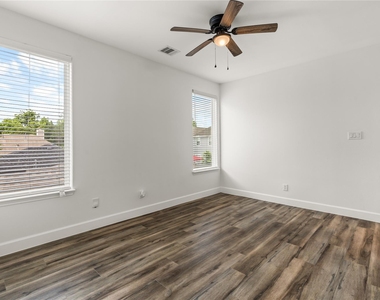8121 Grandview Street - Photo Thumbnail 6