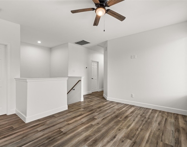 8121 Grandview Street - Photo Thumbnail 7