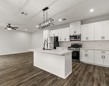 8121 Grandview Street - Photo Thumbnail 2