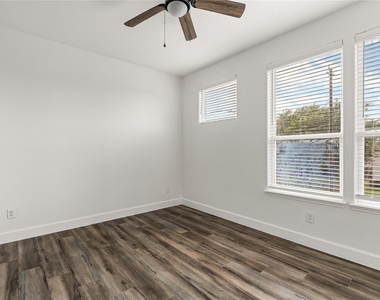 8121 Grandview Street - Photo Thumbnail 15