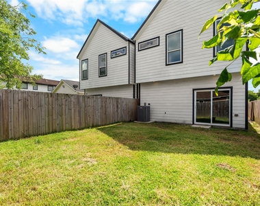 8121 Grandview Street - Photo Thumbnail 19