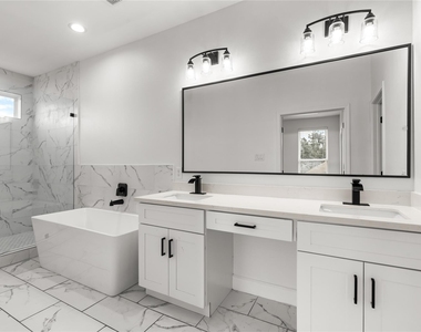 8121 Grandview Street - Photo Thumbnail 11