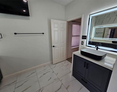 3709 Pinehurst Drive - Photo Thumbnail 22