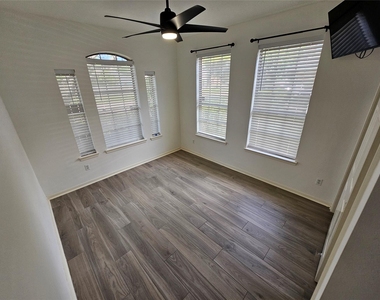 3709 Pinehurst Drive - Photo Thumbnail 13