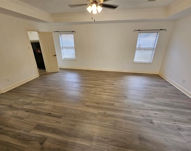3709 Pinehurst Drive - Photo Thumbnail 18
