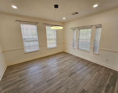 3709 Pinehurst Drive - Photo Thumbnail 5