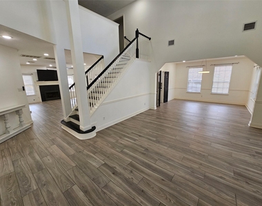 3709 Pinehurst Drive - Photo Thumbnail 3