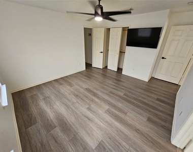 3709 Pinehurst Drive - Photo Thumbnail 29