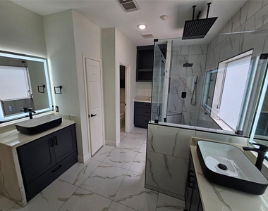 3709 Pinehurst Drive - Photo Thumbnail 24