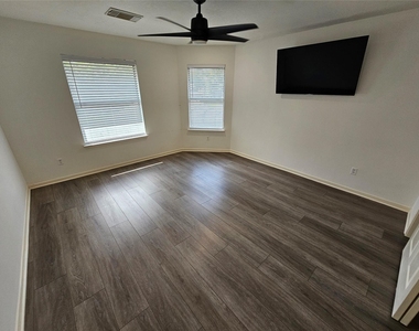 3709 Pinehurst Drive - Photo Thumbnail 27