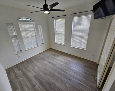 3709 Pinehurst Drive - Photo Thumbnail 15