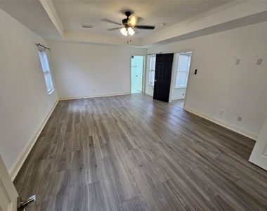 3709 Pinehurst Drive - Photo Thumbnail 21