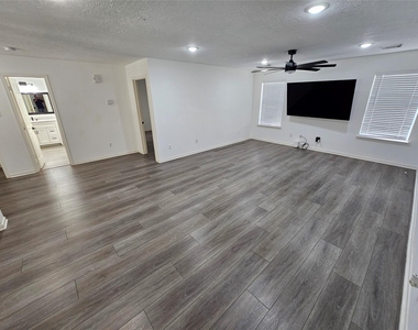 3709 Pinehurst Drive - Photo Thumbnail 26
