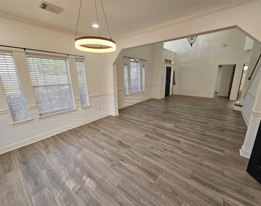 3709 Pinehurst Drive - Photo Thumbnail 6