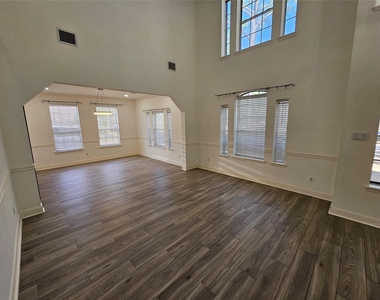 3709 Pinehurst Drive - Photo Thumbnail 4