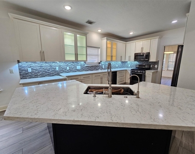 3709 Pinehurst Drive - Photo Thumbnail 9